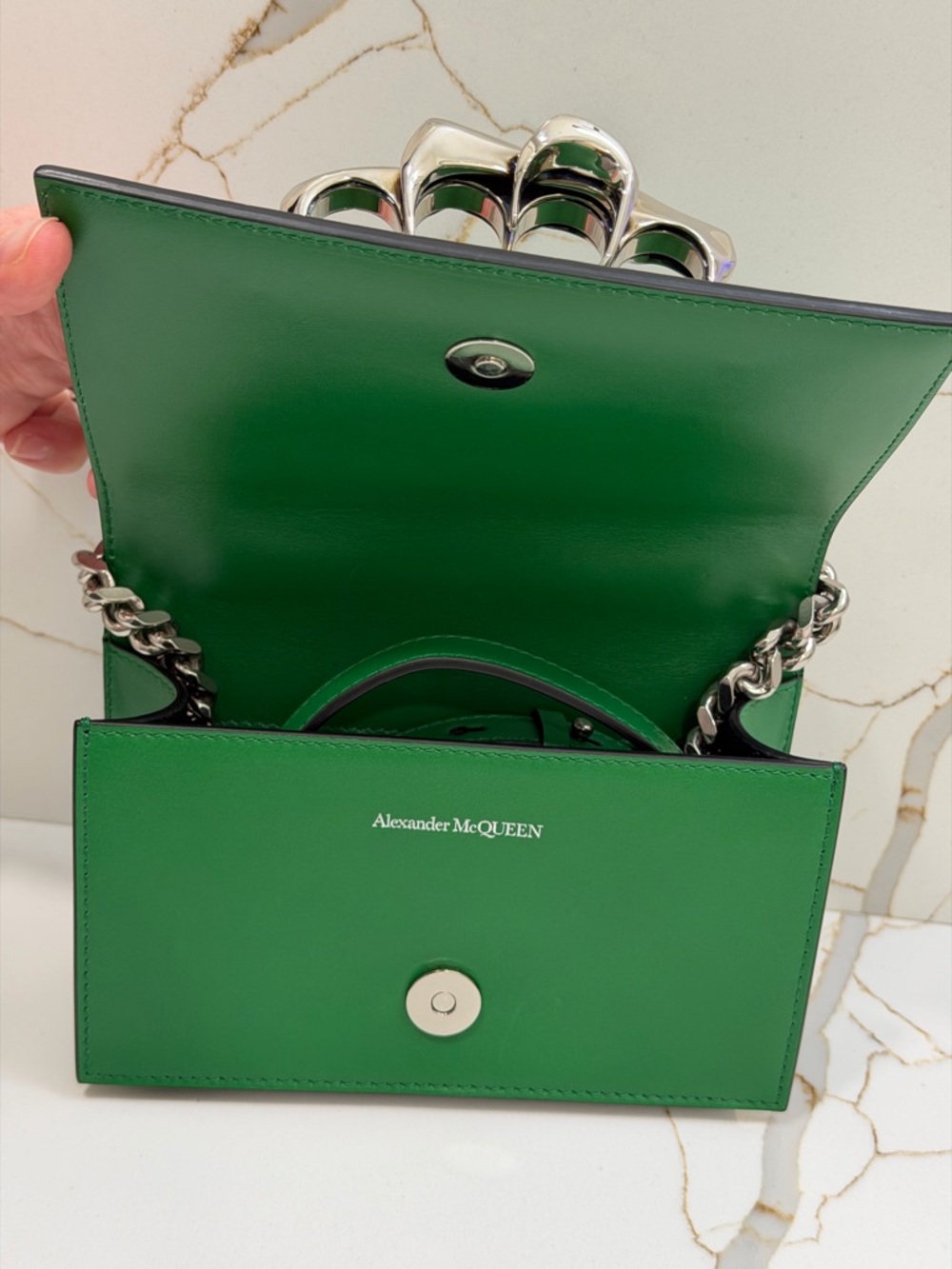 Alexander McQueen Green Leather Shoulder Bag with Silver Knuckle Handle - Picture 6 of 7